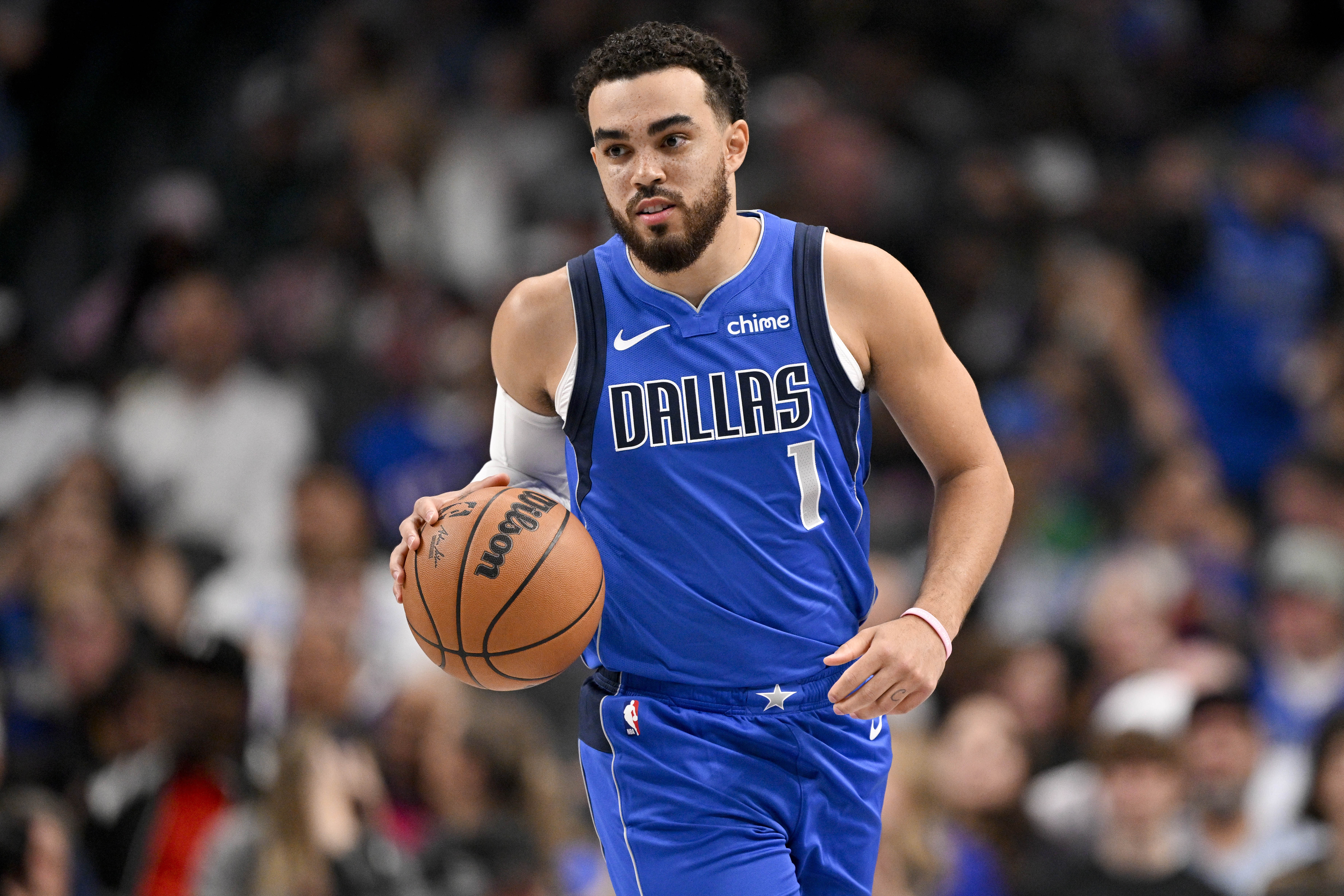 咪咕精彩赛事-控场很稳!泰厄斯·琼斯在独行侠平均每36分钟送8.1助 助失比6.0