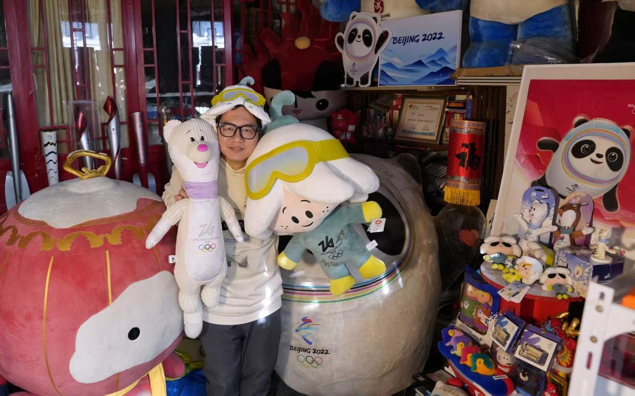 咪咕体育直播-冬奥会米兰站传递圣火第一棒，是北京双奥志愿者